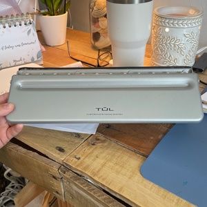 Tul Hole Punch